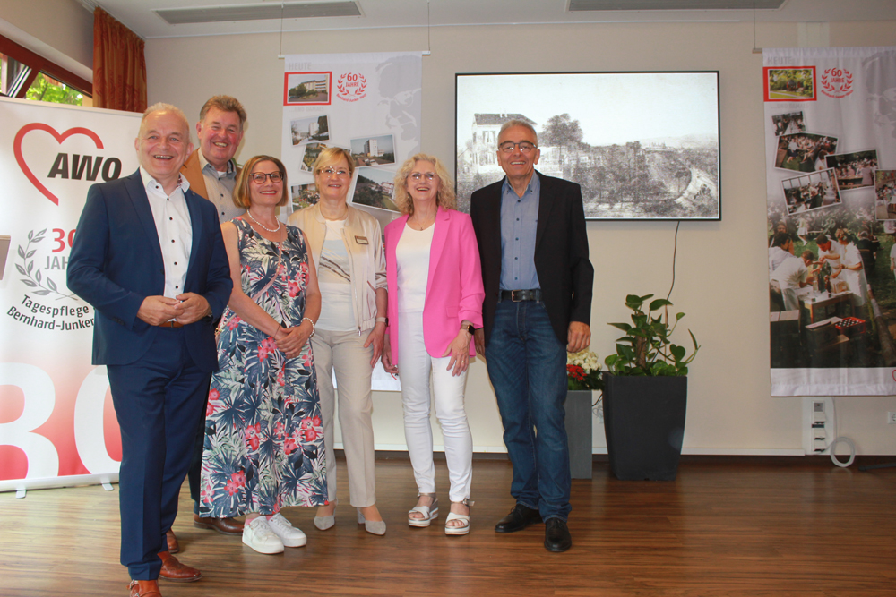 Martin Ulses (Geschäftsführer AWO Unterfranken), Harald Schneider (stellv. Vorsitzender AWO Unterfranken), Ulrike Hahn (Bereichsleitung Alter und Pflege), Jutta Schäfer (einrichtungsleiterin), Claudia Papachrissanthou (stellv. Landrätin Aschaffenburg) Martin Ulses (Geschäftsführer AWO Unterfranken), Harald Schneider (stellv. Vorsitzender AWO Unterfranken), Ulrike Hahn (Bereichsleitung Alter und Pflege), Jutta Schäfer (einrichtungsleiterin), Claudia Papachrissanthou (stellv. Landrätin Aschaffenburg)