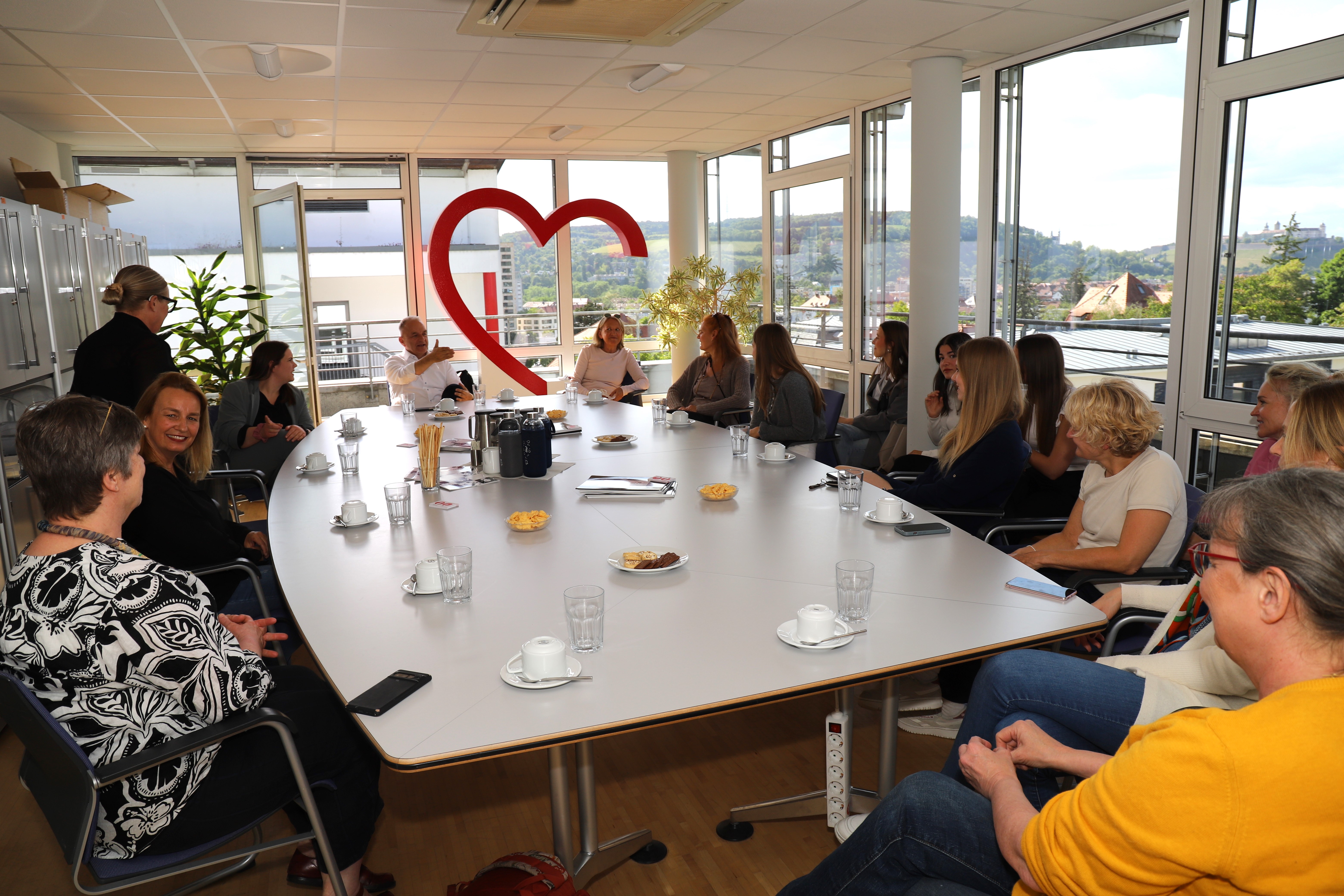 FH_Übergabe_Spende-Zonta_Benefizkonzert_2025 (1) FH_Übergabe_Spende-Zonta_Benefizkonzert_2025 (1)