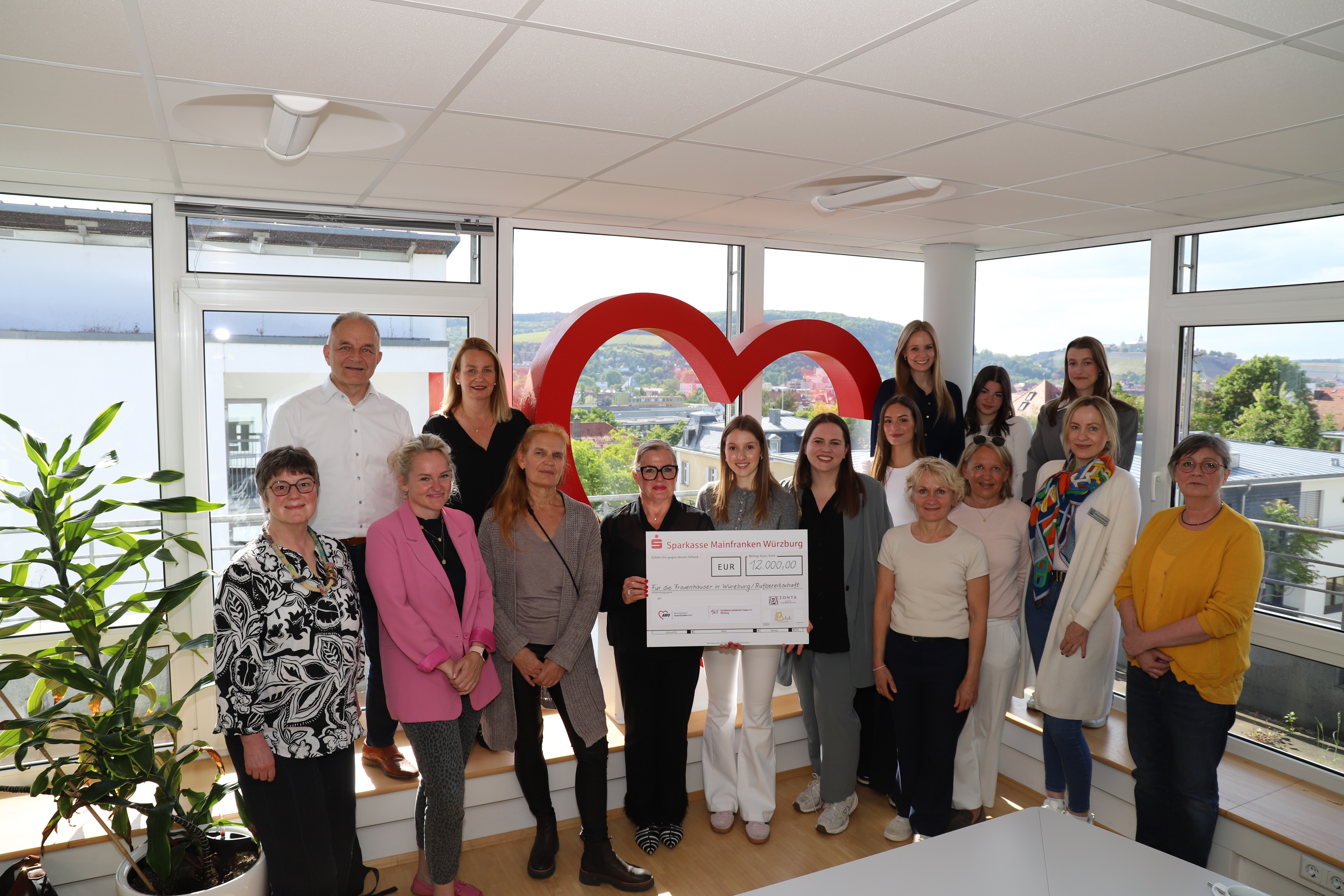 FH_Übergabe_Spende-Zonta_Benefizkonzert_2025 (5) FH_Übergabe_Spende-Zonta_Benefizkonzert_2025 (5)