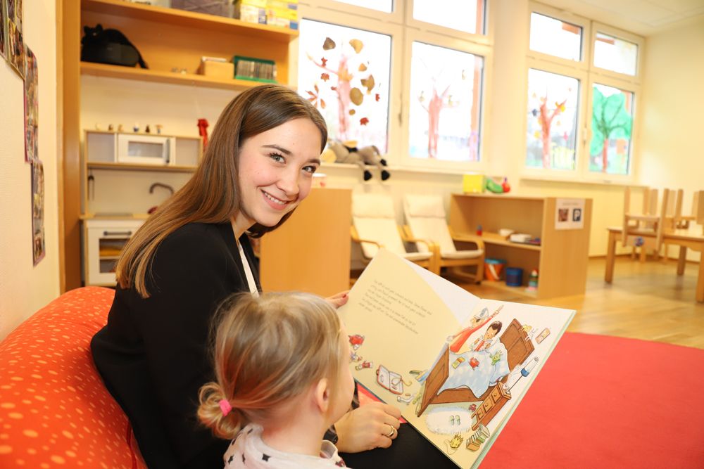 Vorlesen ist eine beliebte Beschäftigung in der Krippe Vorlesen ist eine beliebte Beschäftigung in der Krippe